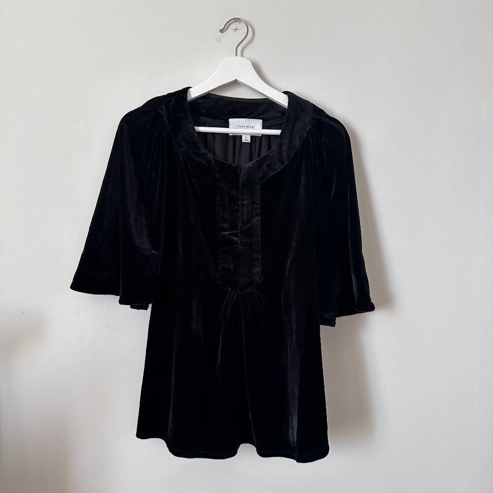 Pomander Place Finley Velvet Flutter Sleeve Top Black Size XL - Picture 4 of 8